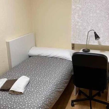Residencia 12 Octubre Bed & Breakfast Madrid Luaran gambar