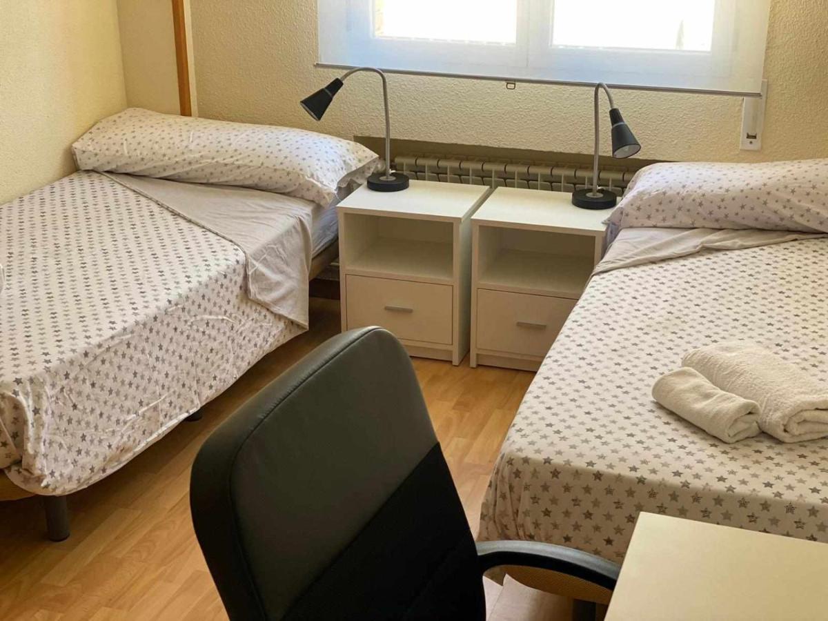 Residencia 12 Octubre Bed & Breakfast Madrid Luaran gambar