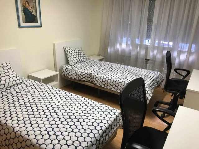 Residencia 12 Octubre Bed & Breakfast Madrid Luaran gambar
