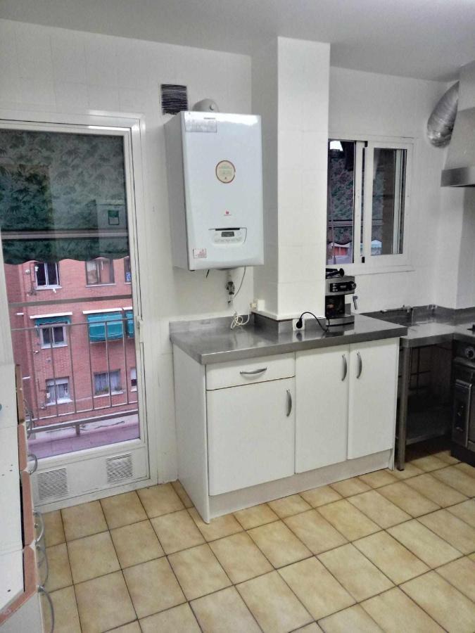 Residencia 12 Octubre Bed & Breakfast Madrid Luaran gambar