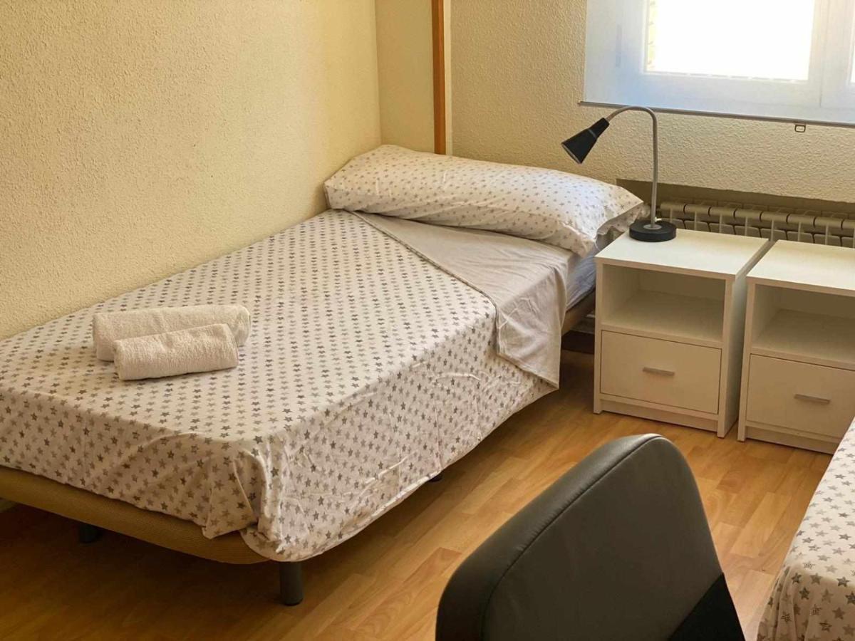 Residencia 12 Octubre Bed & Breakfast Madrid Luaran gambar